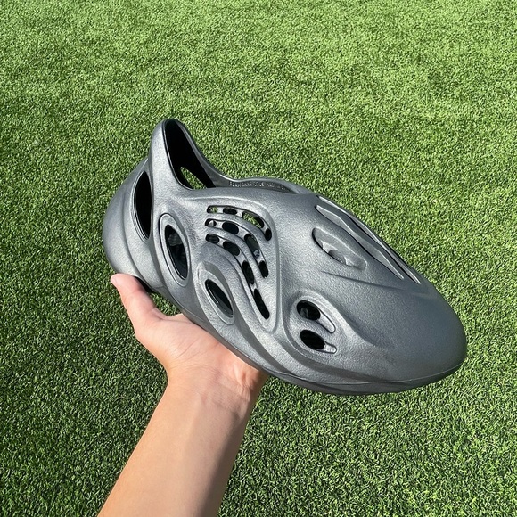 2020 yeezy foam runner